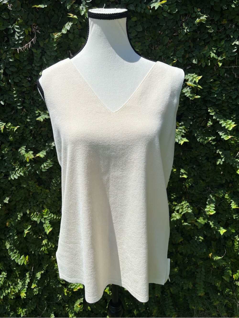 AK Anne Klein Cream V‑Neck Sleeveless Tank Top XL Knit